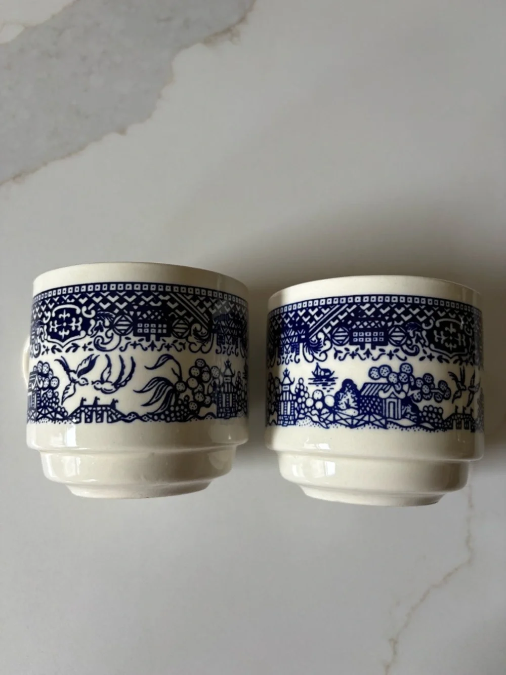 Blue Willow Pattern Ceramic Mugs - Ivory and Blue, Set of 2 Vintage VGUC - Picture 5 of 6